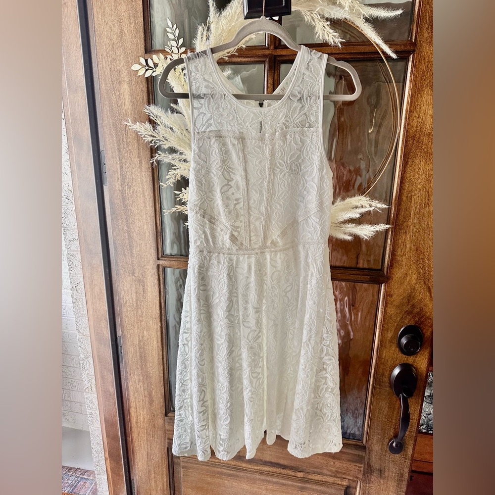 White Lace Fitted at the waist Dress